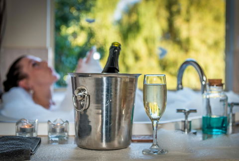 Chimes Spa Retreat - Sydney 4u 16