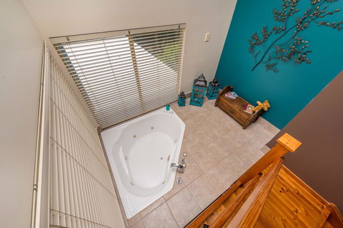 Chimes Spa Retreat - Sydney 4u 11