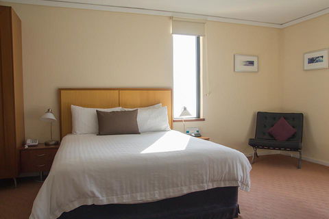Ocean Beach Hotel - Sydney 4u 1