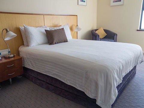Ocean Beach Hotel - Sydney 4u 0