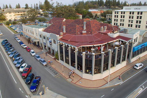 Ocean Beach Hotel - Sydney 4u 3