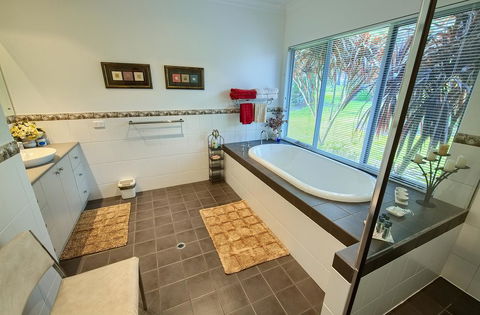 Glenelg On King Bed & Breakfast - Sydney 4u 3