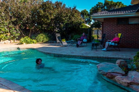 Yanchep Beach Retreat - Sydney 4u 5
