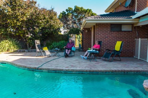 Yanchep Beach Retreat - Sydney 4u 6