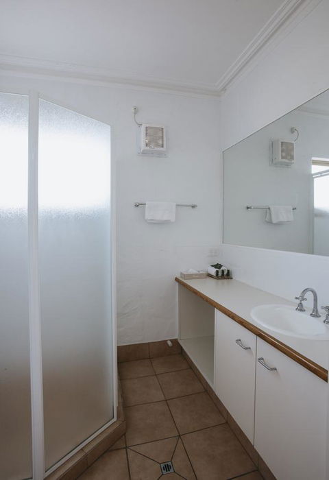 Canal Rocks Beachfront Apartments - Sydney 4u 6