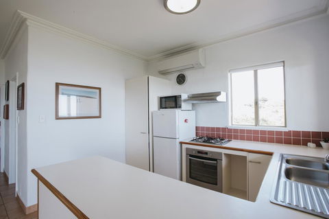 Canal Rocks Beachfront Apartments - Sydney 4u 10