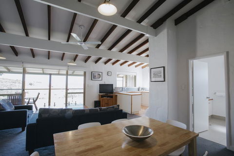 Canal Rocks Beachfront Apartments - Sydney 4u 16