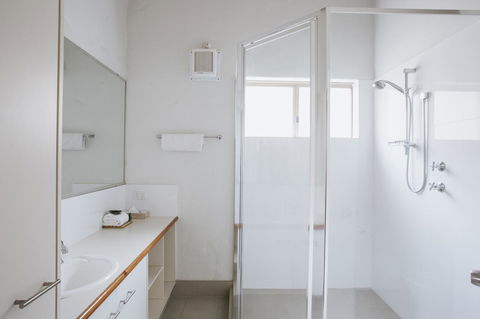 Canal Rocks Beachfront Apartments - Sydney 4u 1