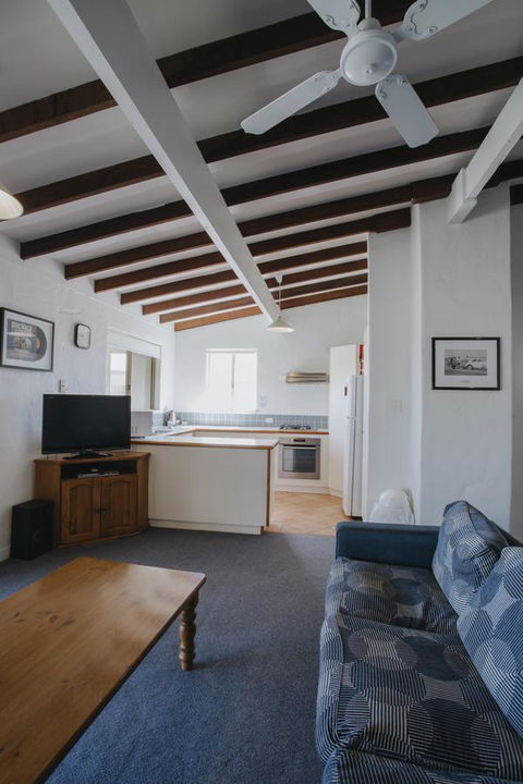 Canal Rocks Beachfront Apartments - Sydney 4u 11