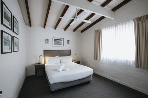 Canal Rocks Beachfront Apartments - Sydney 4u 3