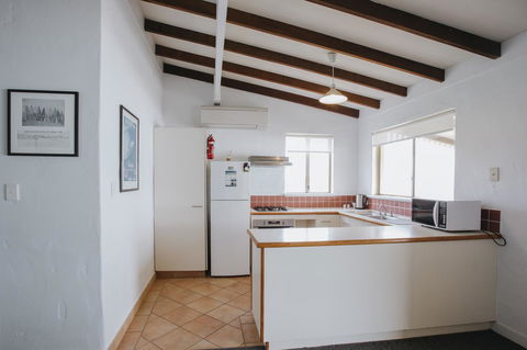 Canal Rocks Beachfront Apartments - Sydney 4u 21