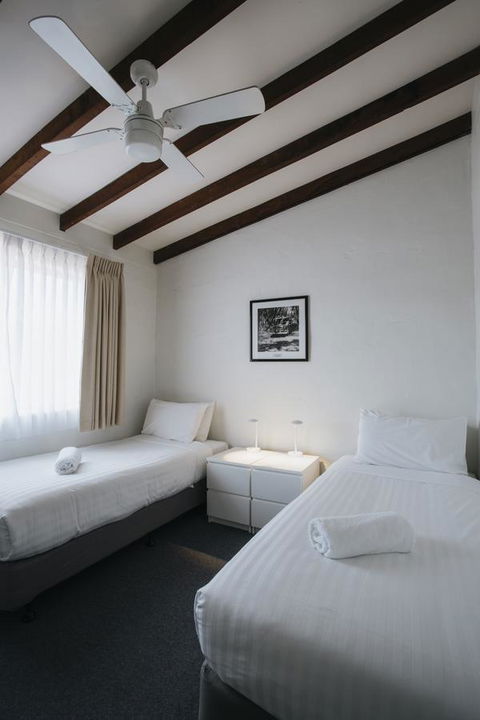 Canal Rocks Beachfront Apartments - Sydney 4u 12