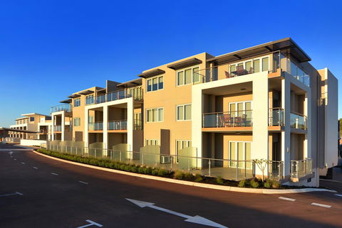 Bunbury Seaview Apartments - Sydney 4u 24