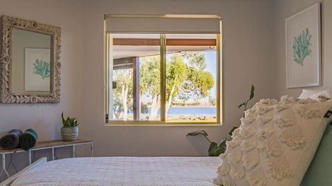 Starboard Views Kalbarri - River Front Apartment - Sydney 4u 5