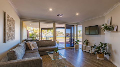 Starboard Views Kalbarri - River Front Apartment - Sydney 4u 0