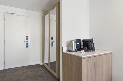 Metro Hotel Perth - Sydney 4u 1