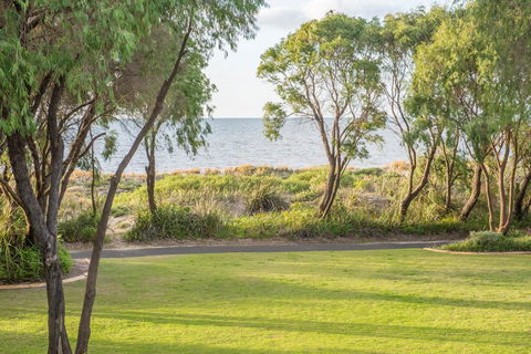 Cape View Beach Resort - Sydney 4u 13