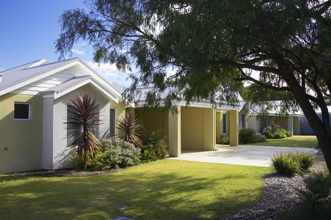 Cape View Beach Resort - Sydney 4u 30