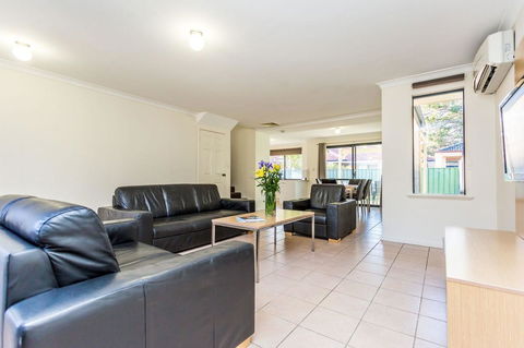 Country Comfort Perth - Sydney 4u 22