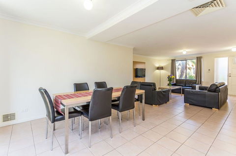 Country Comfort Perth - Sydney 4u 8
