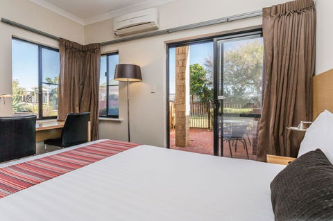 Country Comfort Perth - Sydney 4u 30