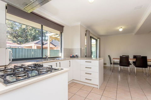 Country Comfort Perth - Sydney 4u 12
