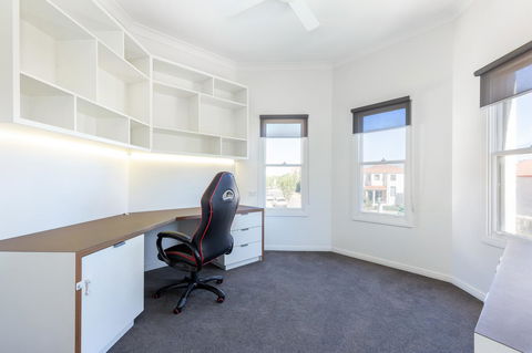 Kensington Self-Contained Modern House (89BROM) - Sydney 4u 11