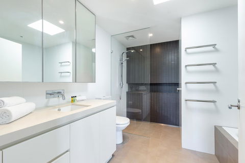 Kensington Self-Contained Modern House (89BROM) - Sydney 4u 10
