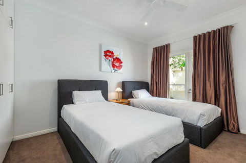 Kensington Self-Contained Modern House (89BROM) - Sydney 4u 12