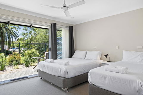 The Park Hotel Motel, Suffolk Park - Sydney 4u 7