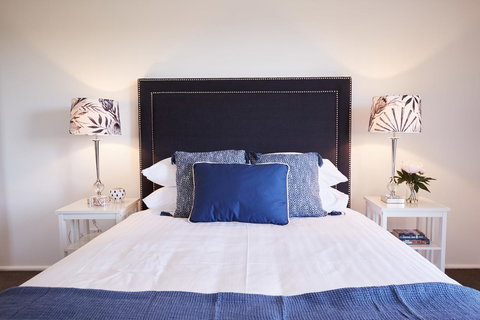 Bright And Spacious Family Home With Leafy Deck - Accommodation Sydney 6