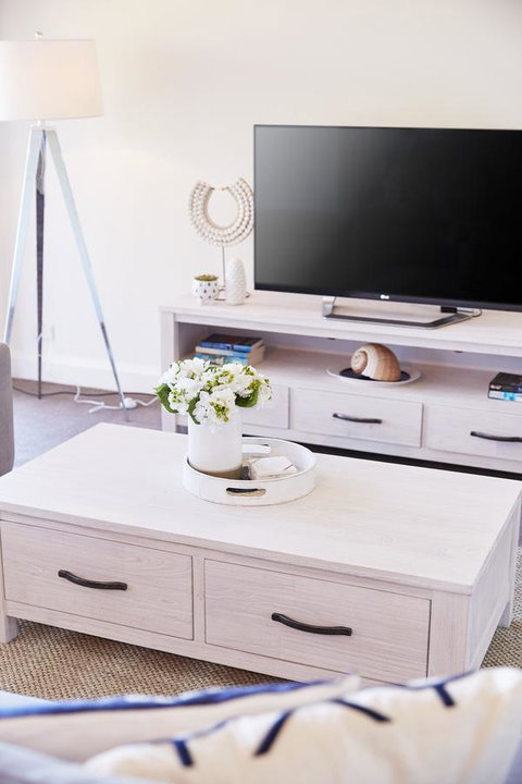 Bright And Spacious Family Home With Leafy Deck - Accommodation Sydney 15