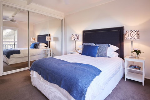 Bright And Spacious Family Home With Leafy Deck - Accommodation Sydney 5