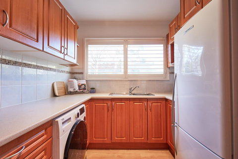 Bright And Spacious Family Home With Leafy Deck - Accommodation Sydney 18