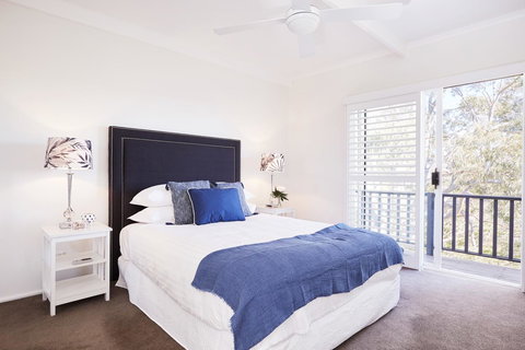 Bright And Spacious Family Home With Leafy Deck - Accommodation Sydney 1