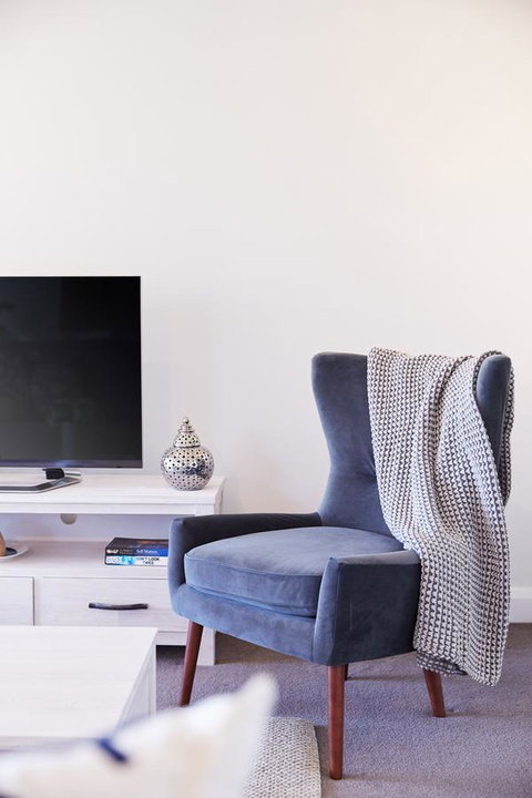 Bright And Spacious Family Home With Leafy Deck - Accommodation Sydney 16