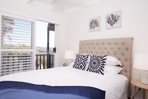 Bright And Spacious Family Home With Leafy Deck - Accommodation Sydney 12