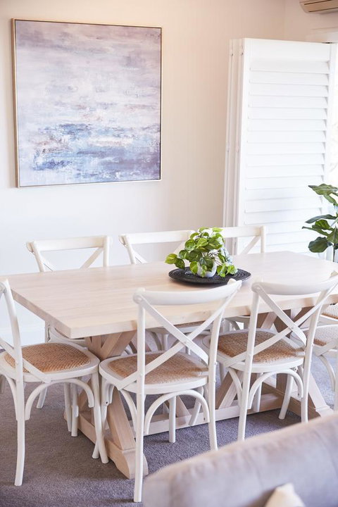 Bright And Spacious Family Home With Leafy Deck - Accommodation Sydney 21