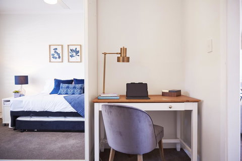 Bright And Spacious Family Home With Leafy Deck - Accommodation Sydney 27