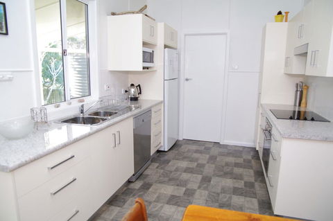 Fleur Cottage, 7 Willow Street - Sydney 4u 2