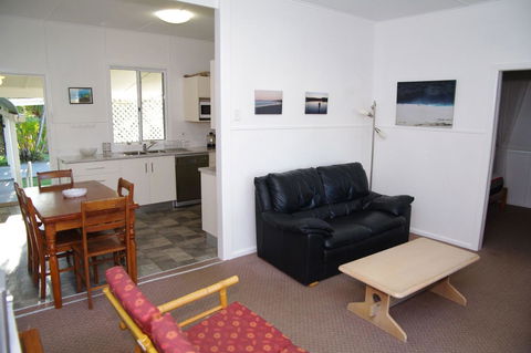Fleur Cottage, 7 Willow Street - Sydney 4u 8