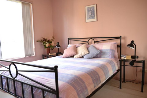 Bundle Hill Cottages - Sydney Resort 28