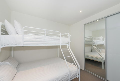 Lakefront 116 Kingston ACT - Accommodation Sydney 4