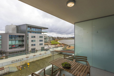 Lakefront 116 Kingston ACT - Accommodation Sydney 9