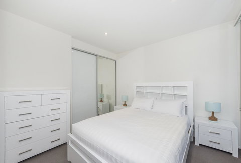 Lakefront 116 Kingston ACT - Accommodation Sydney 6