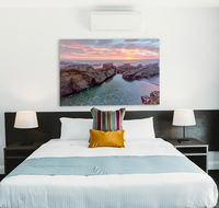 Coniston Hotel Wollongong - Sydney 4u