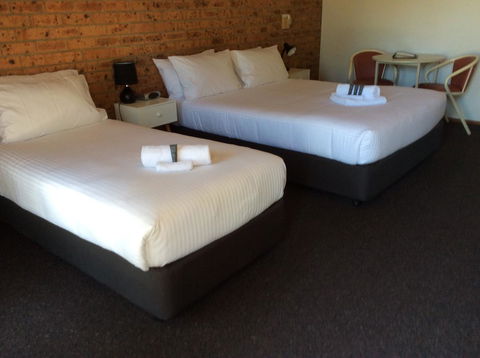 Bega Downs Motor Inn - Sydney 4u 5