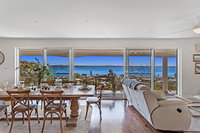 Myan Close 17 Phuza Maningi