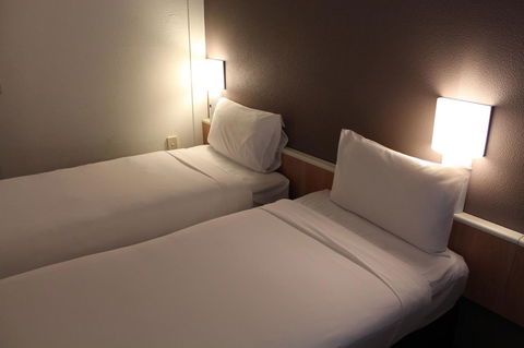 Ibis Newcastle - Sydney 4u 16