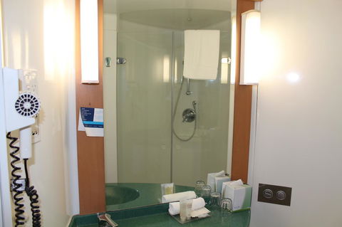 Ibis Newcastle - Sydney 4u 11